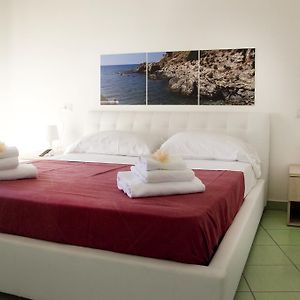 Camera con letto king size in edificio annesso